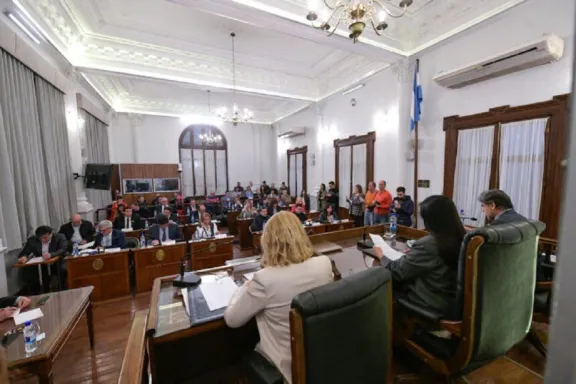 La UCR Entre Ríos denunció agresiones de la Multisectorial a legisladores radicales - imagen de origen
