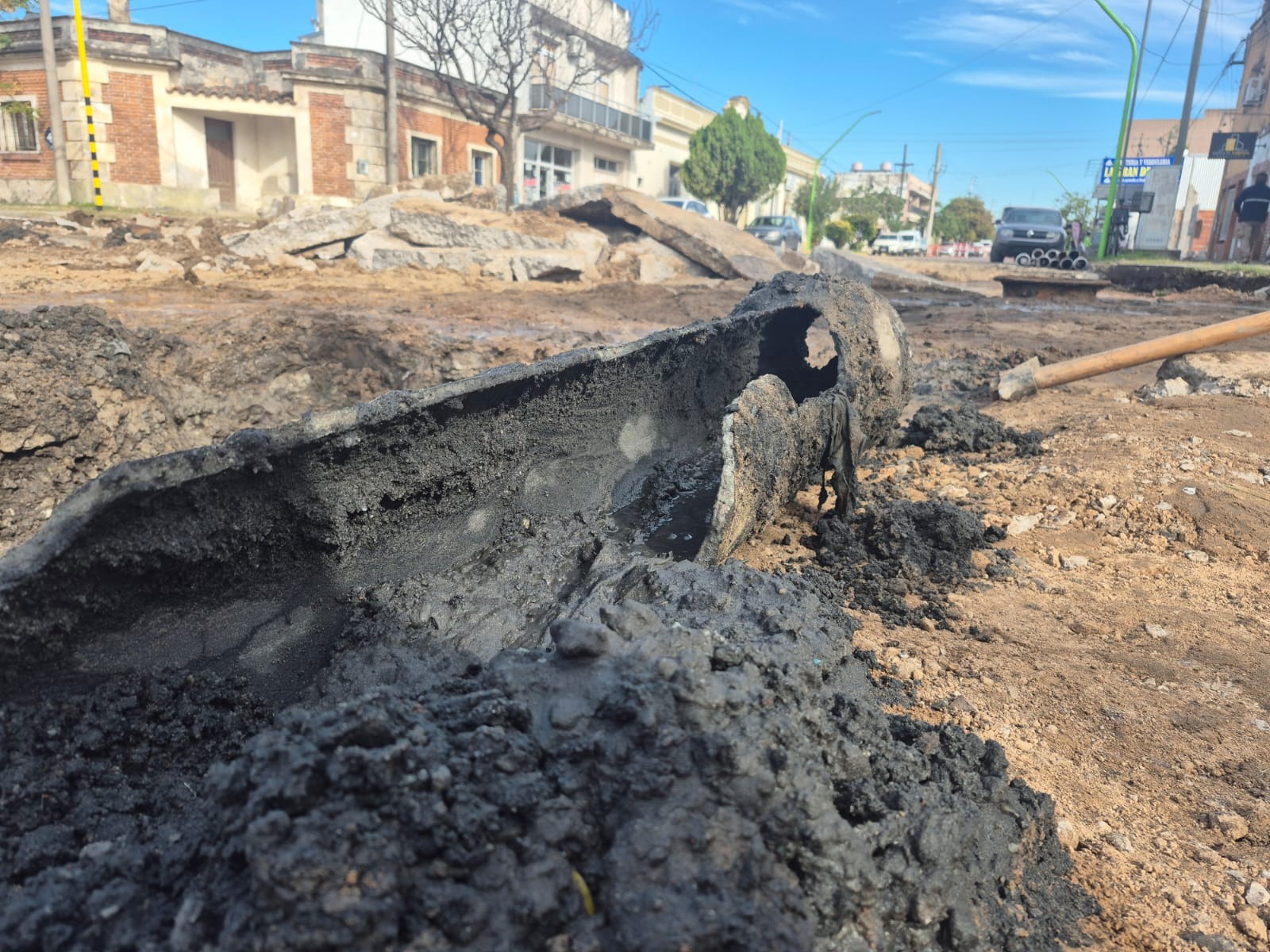 Avanza la renovación de desagües pluviales y cloacas en Del Valle y Constitución - imagen de origen