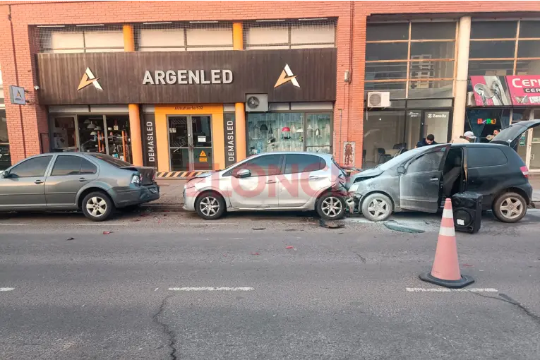 Conductor alcoholizado provocó un choque en cadena sobre avenida de Paraná - imagen de origen