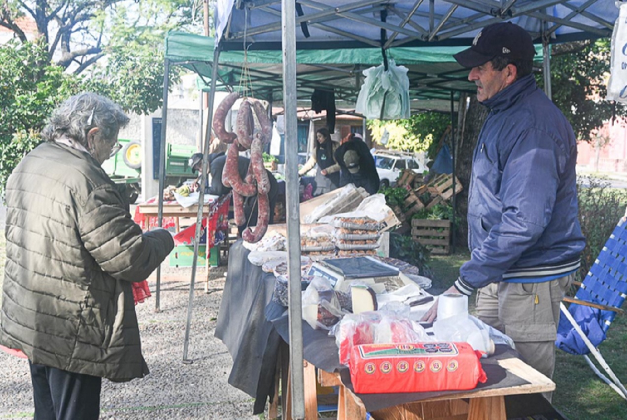 La Feria en tu Barrio sigue creciendo: esta semana recorre tres puntos con alimentos a precios populares - imagen de origen