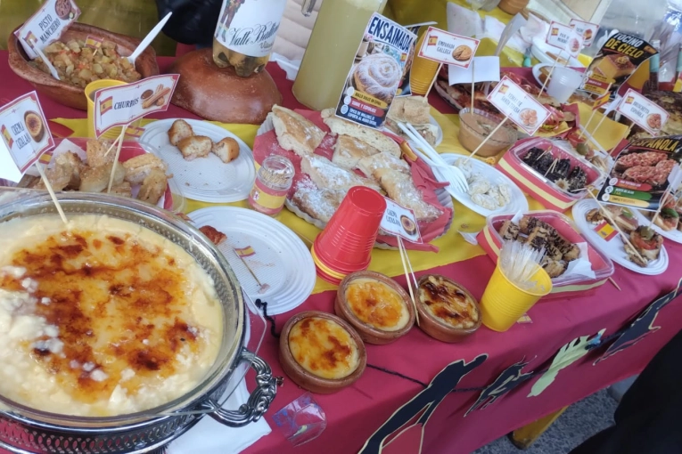 Sabores, música y tradición: así se vivió la Muestra de los Países del Colegio Ruperto Gelós - imagen de origen