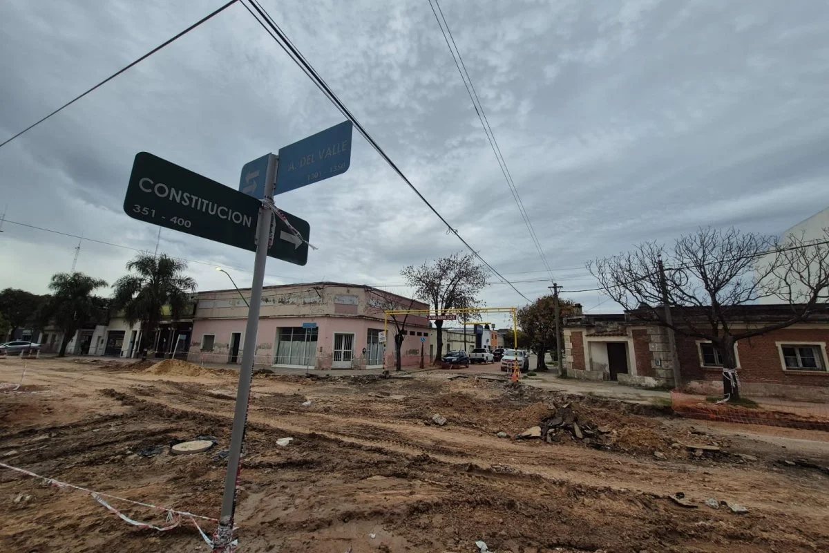 "La obra encarada en Del Valle y Constitución revela décadas de deterioro oculto bajo el pavimento", dijo el Municipio - imagen de origen