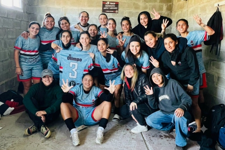 Tras la fecha 3 del fútbol femenino sigue liderando El Olimpo - imagen de origen
