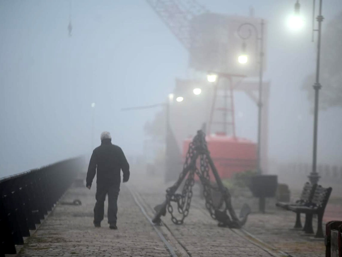 Rige un alerta violeta por niebla y advierten por baja visibilidad este viernes - imagen de origen