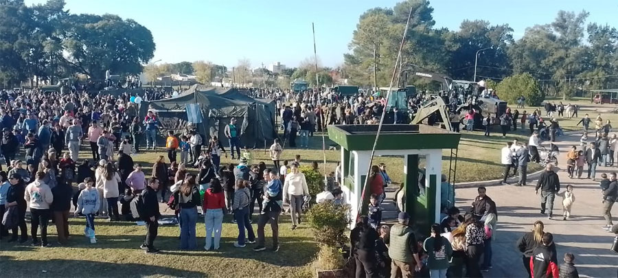 Puertas abiertas en conmemoración del 216 Aniversario de la Creación del Ejército Argentino - imagen de origen