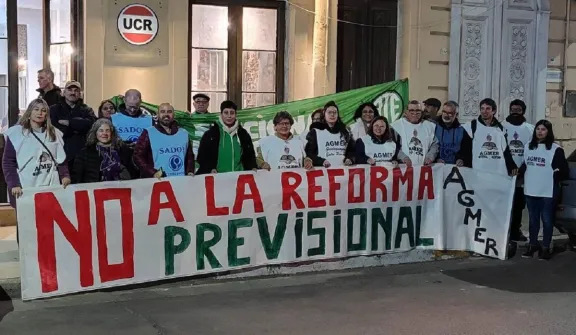 La Multisectorial entregó un petitorio al titular de la Caja de Jubilaciones en rechazo a la reforma previsional - imagen de origen