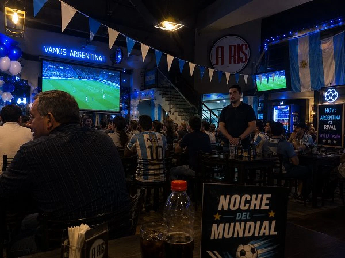 El Mundial genera expectativas en el sector gastronómico y hotelero, aunque persiste la preocupación por la caída del consumo - imagen de origen