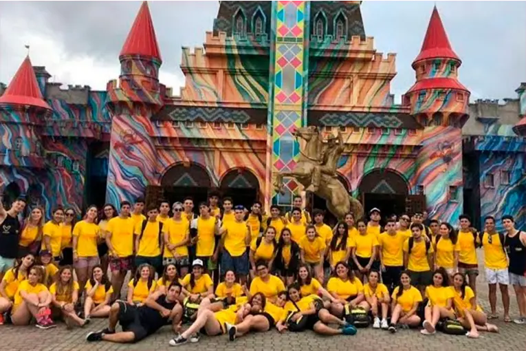 Viaje de egresados: fallo ordena que estudiante de Paraná pueda participar y cese la discriminación - imagen de origen