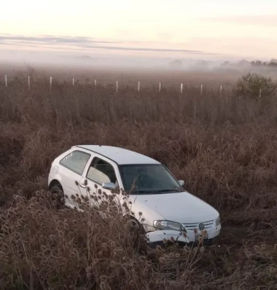 Joven de 18 años que conducía alcoholizado se durmió al volante y despistó en ruta 32 y el acceso a Hasenkamp - imagen de origen