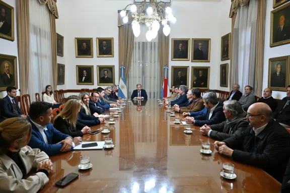 Caputo dialogó con Martiarena y Dalcol sobre la marcha de la economía - imagen de origen