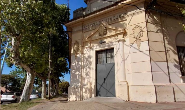 Colegio de Concordia se vio consternado por un alumno que llevó la réplica de un arma - imagen de origen