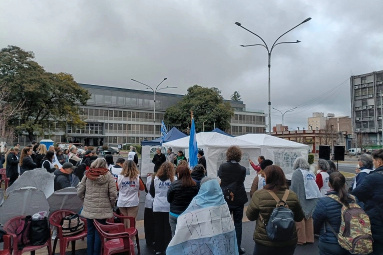 AGMER volvió a instalar una carpa para rechazar el proyecto de reforma previsional - imagen de origen
