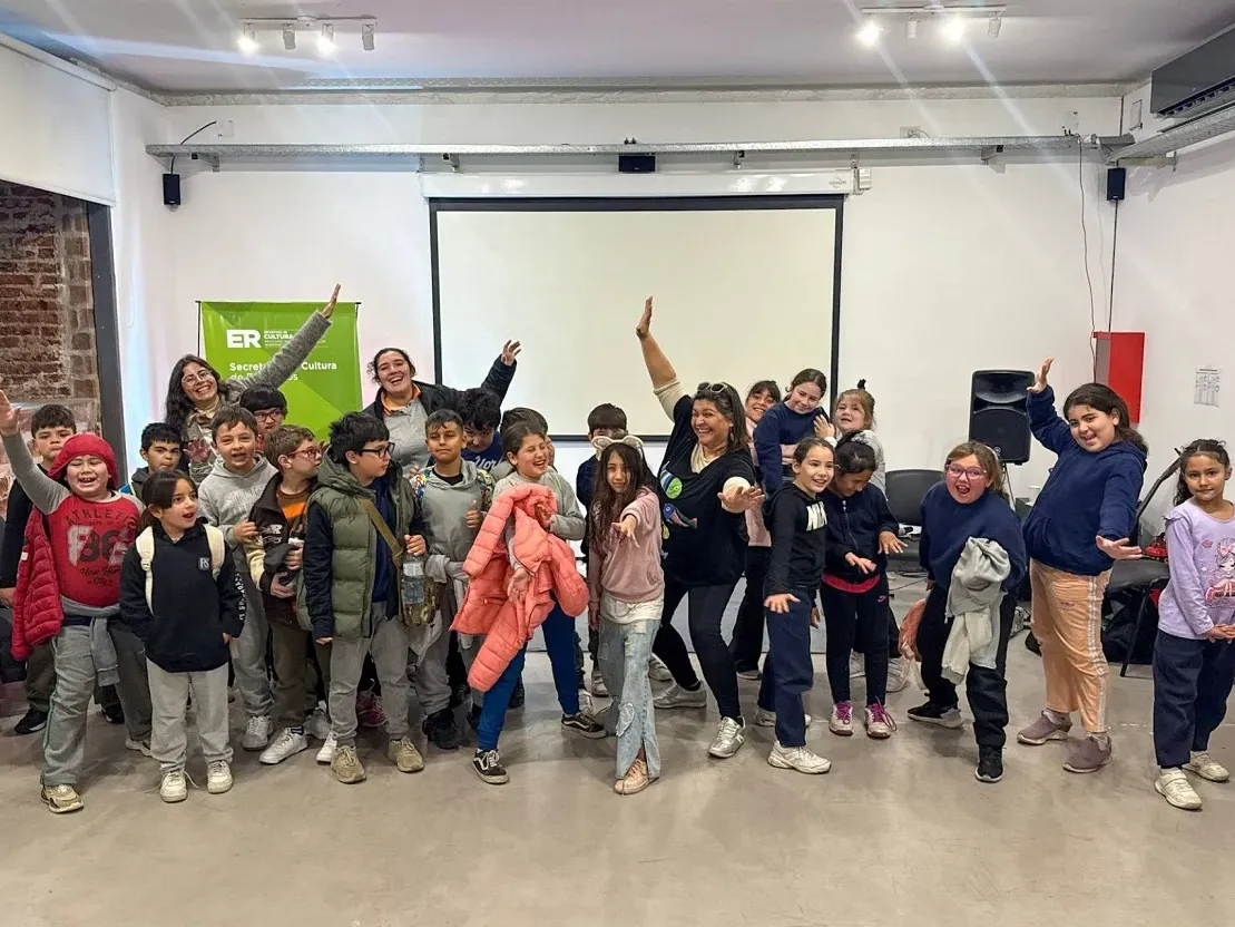Las infancias de Paraná disfrutaron del canto y el baile en el Museo Casa de Gobierno - imagen de origen