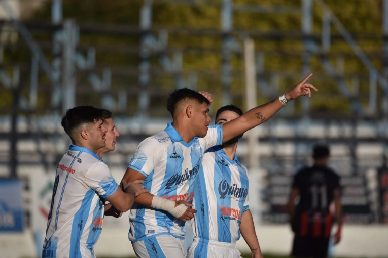 Juventud Unida arrasó en el clásico y suma diez triunfos seguidos - imagen de origen