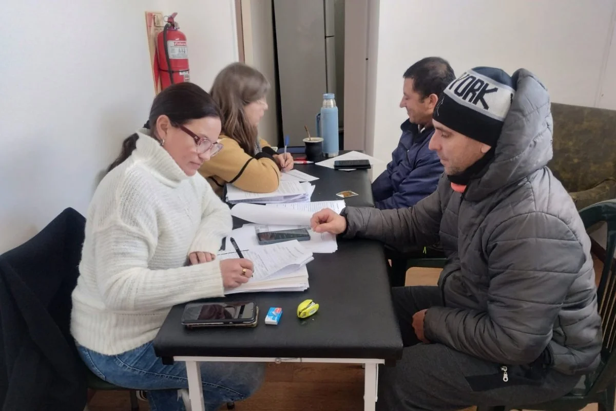 El Gobierno provincial acompaña a trabajadores de Granja Tres Arroyos y sus familias - imagen de origen
