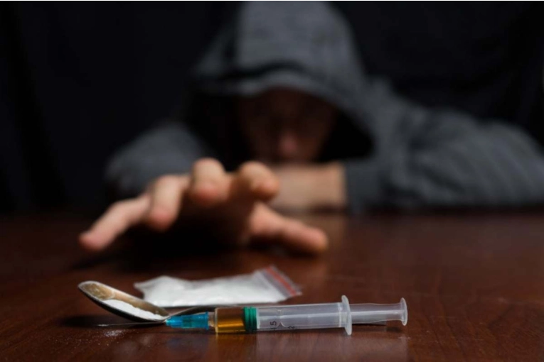 La Iglesia Católica advirtió por el avance del consumo de drogas y recordó los espacios de acompañamiento en Concordia - imagen de origen