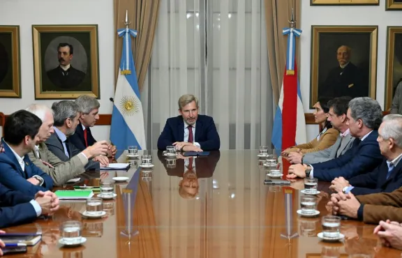 Frigerio encabezó un encuentro entre Caputo y empresarios entrerrianos - imagen de origen