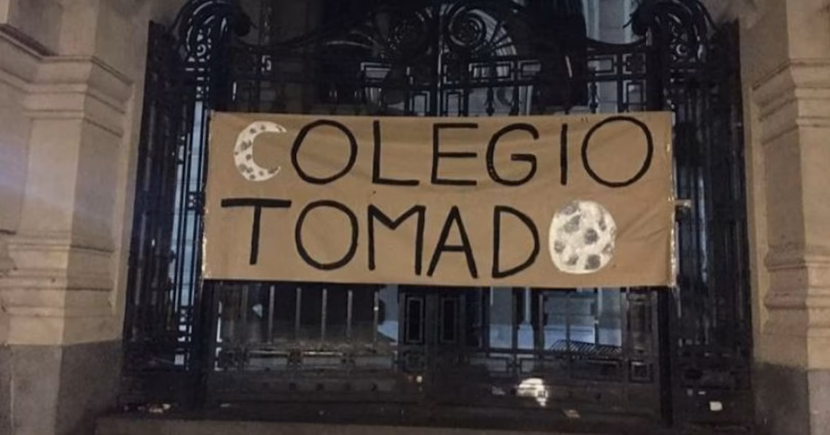 Toma en los colegios: el Nacional Buenos Aires volverá a clases, mientras que el Carlos Pellegrini sostiene la medida de fuerza - Informe Digital - imagen de origen