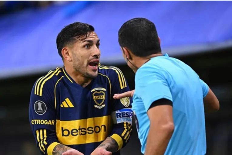 Con un bochornoso arbitraje, Boca empató con Cruzeiro y complicó su clasificación - imagen de origen