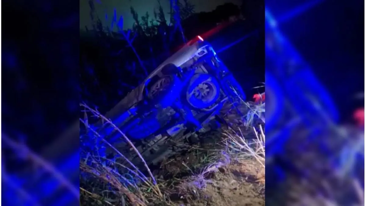 Accidente en Paraná: una camioneta volcó y sus ocupantes salieron ilesos - imagen de origen