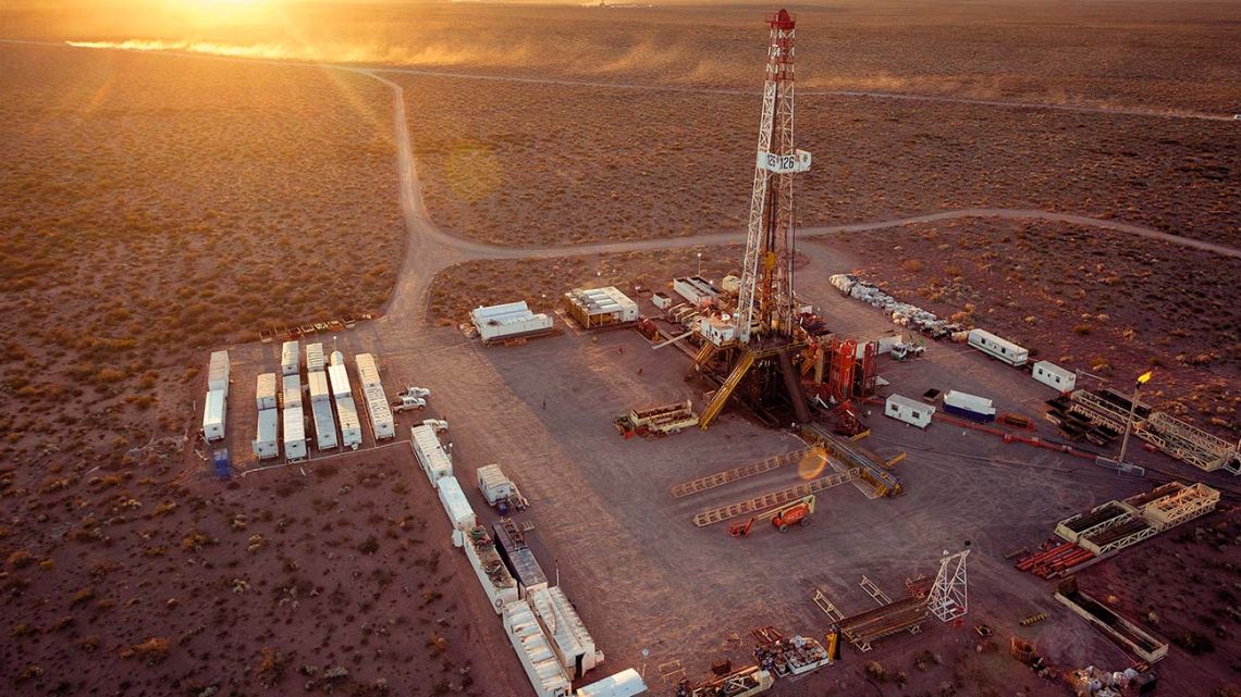 Vaca Muerta marca la diferencia en el empleo privado regional y ya supera niveles récord de 2018 - Informe Digital - imagen de origen