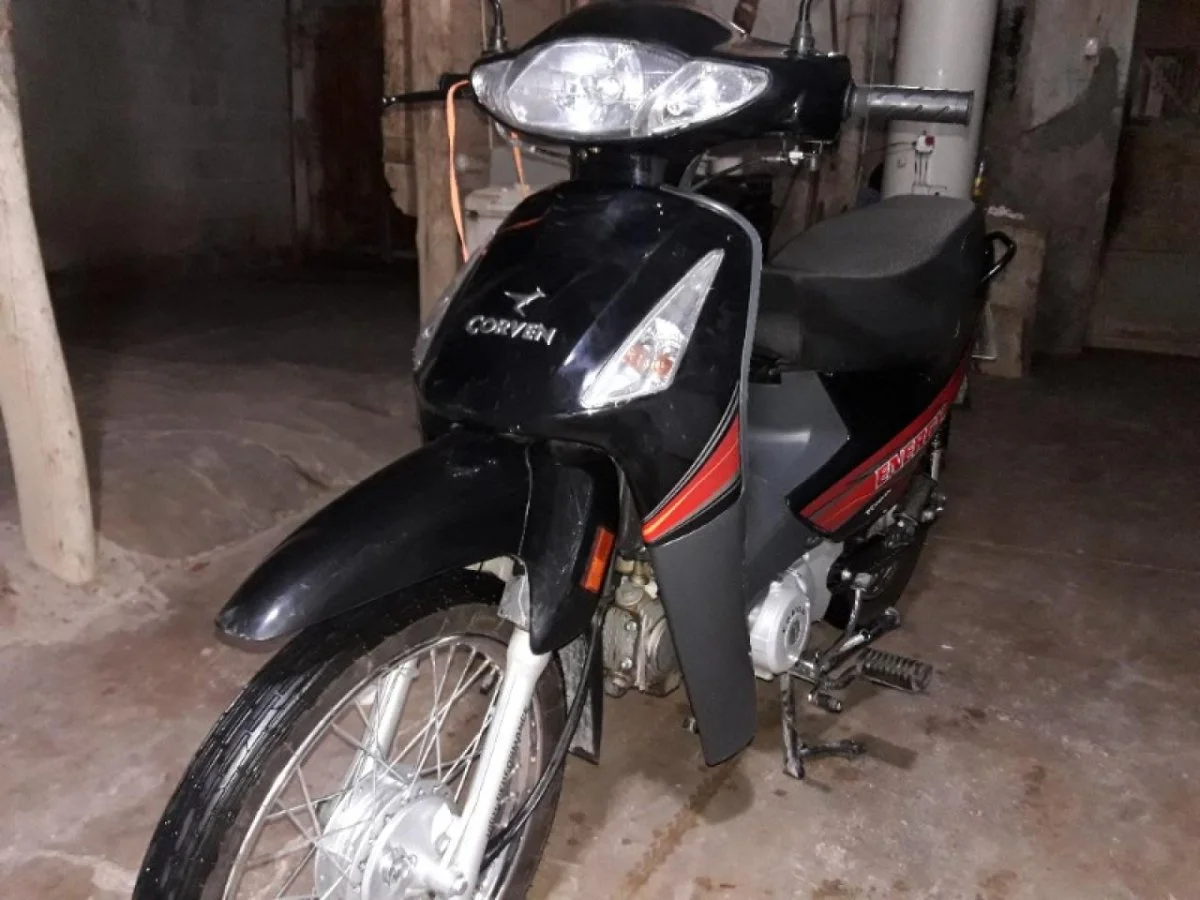 Robaron una motocicleta durante la misa en la Iglesia Santa Teresita - imagen de origen