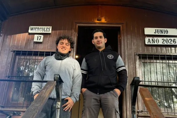 Alumnos de la E.E.T. 2 restauran el histórico Coche Reservado del Museo Ferroviario - imagen de origen