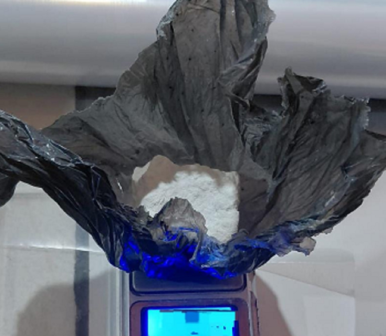 Dos allanamientos simultáneos culminaron con secuestro de cocaína, dinero y la detención de dos mujeres en Colón - imagen de origen