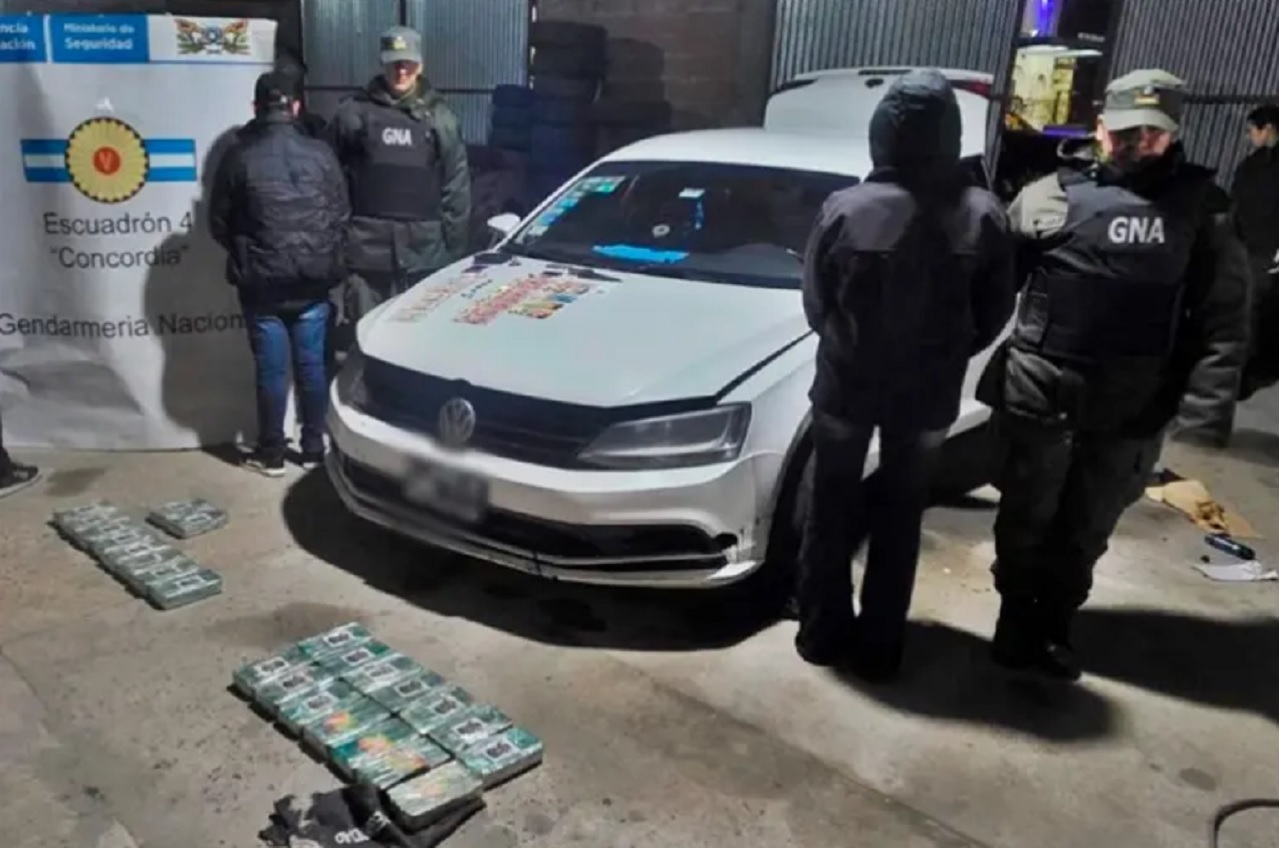 Ruta 14: Secuestraron 24 kilos de cocaína ocultos en un auto y detuvieron a tres personas - imagen de origen