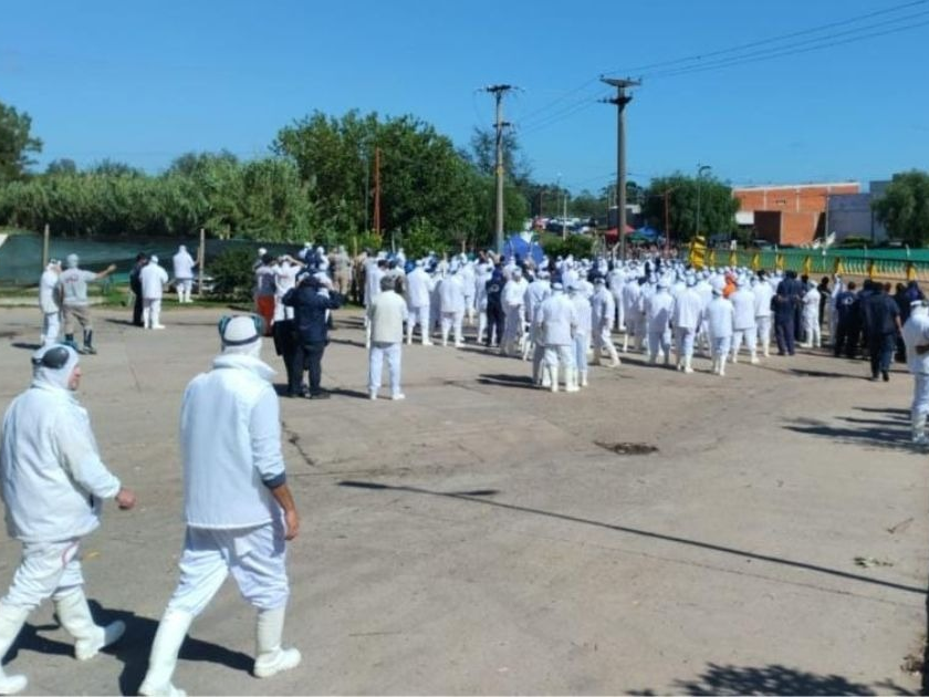Continúa la crisis en Granja Tres Arroyos y se esperan reuniones claves - imagen de origen