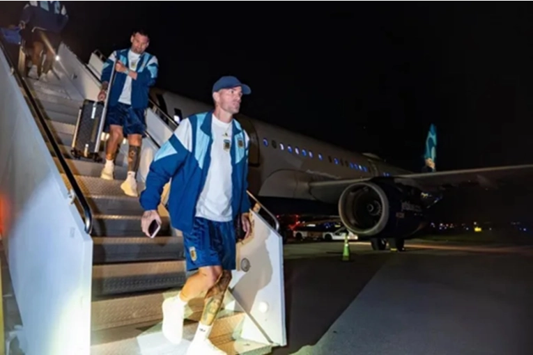 La Selección Argentina llegó a Miami para jugar contra Cabo Verde este viernes - imagen de origen