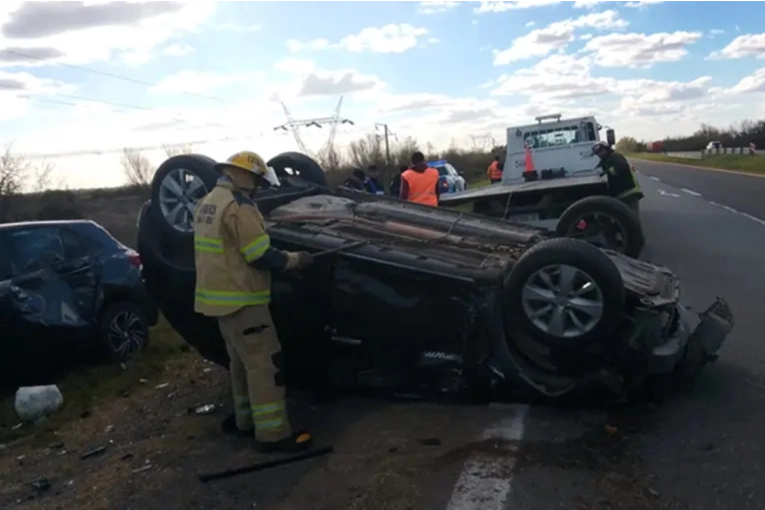Un hombre de 79 años resultó herido tras provocar un choque y vuelco en la Ruta 12 - imagen de origen