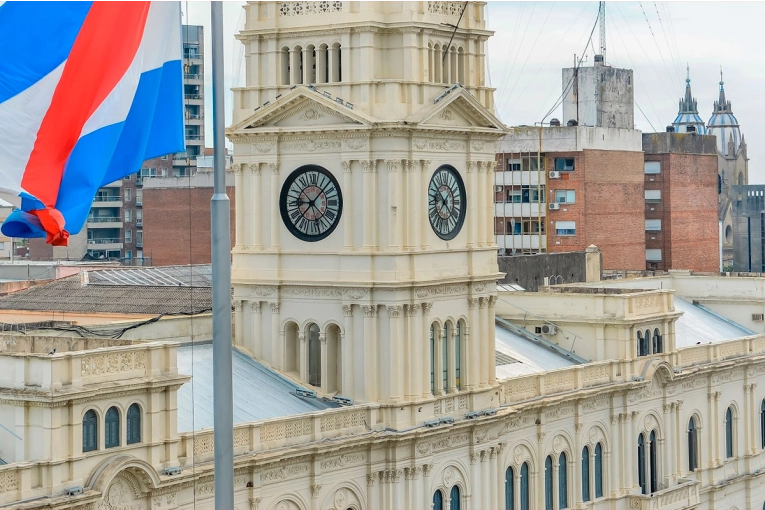 Iniciaron sumario a un agente estatal entrerriano y le reclaman devolver más de $8,7 millones - imagen de origen