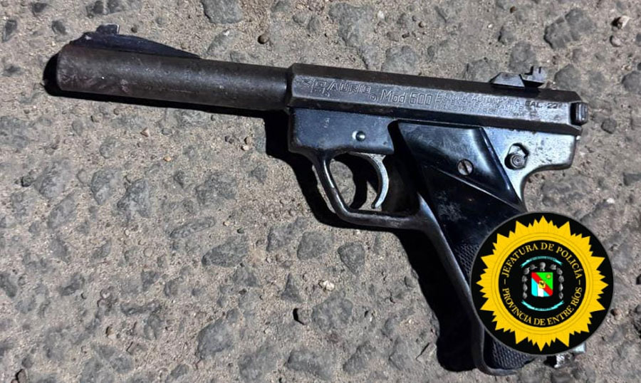 Violento forcejeo en Concepción del Uruguay: un joven desarmó a otro en plena calle tras una pelea - imagen de origen