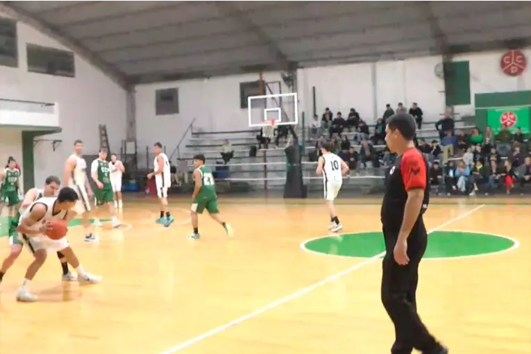 Árbitros de básquet suspendieron actividades para exigir mayor seguridad en los partidos - imagen de origen