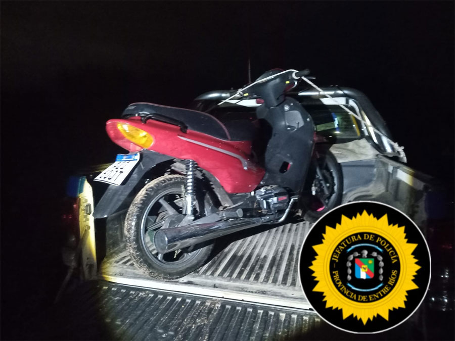 San Isidro: la Policía montó un operativo cerrojo en la madrugada y recuperó una moto escondida entre los pastizales - imagen de origen