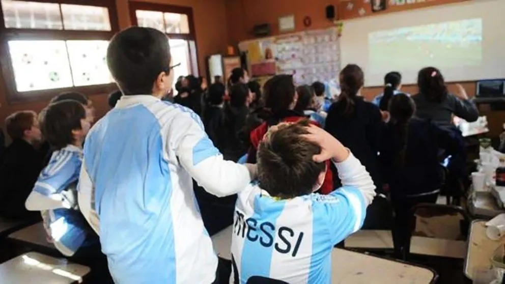 El CGE dispuso que los alumnos puedan ver los partidos del Mundial en las escuelas - imagen de origen
