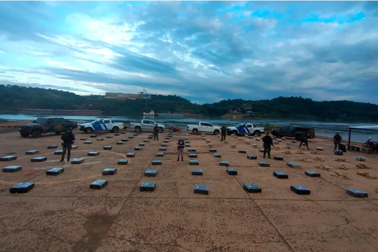 Incautaron más de tres toneladas de marihuana sobre la costa del río Paraná - imagen de origen