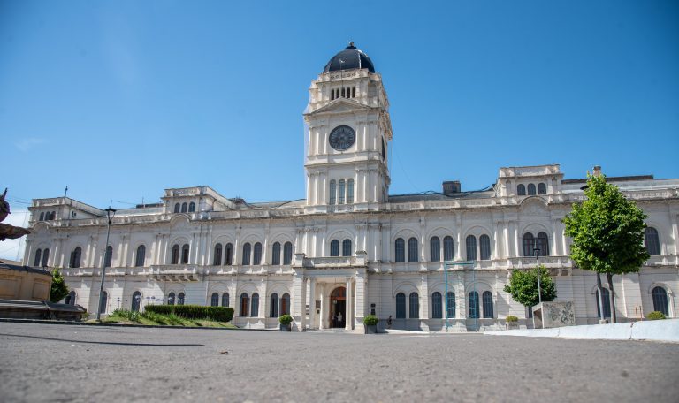 Empleado estatal entrerriano deberá devolver más de 18 millones de pesos por ausencias injustificadas - imagen de origen