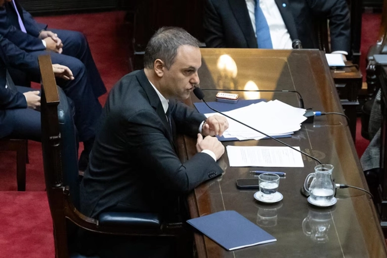 La oposición busca el número para abrir el debate mañana en Diputados e interpelar a Adorni - imagen de origen