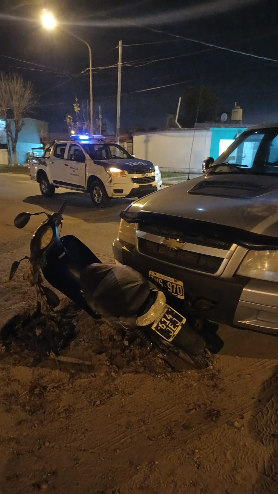 Accidente de tránsito en la zona noroeste de Concordia: una niña de 11 años fue hospitalizada después que una camioneta arrastrara a una moto - 7PAGINAS - imagen de origen
