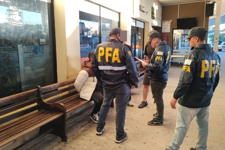 Detuvieron en la terminal de Concordia a un hombre con pedido de captura internacional - imagen de origen