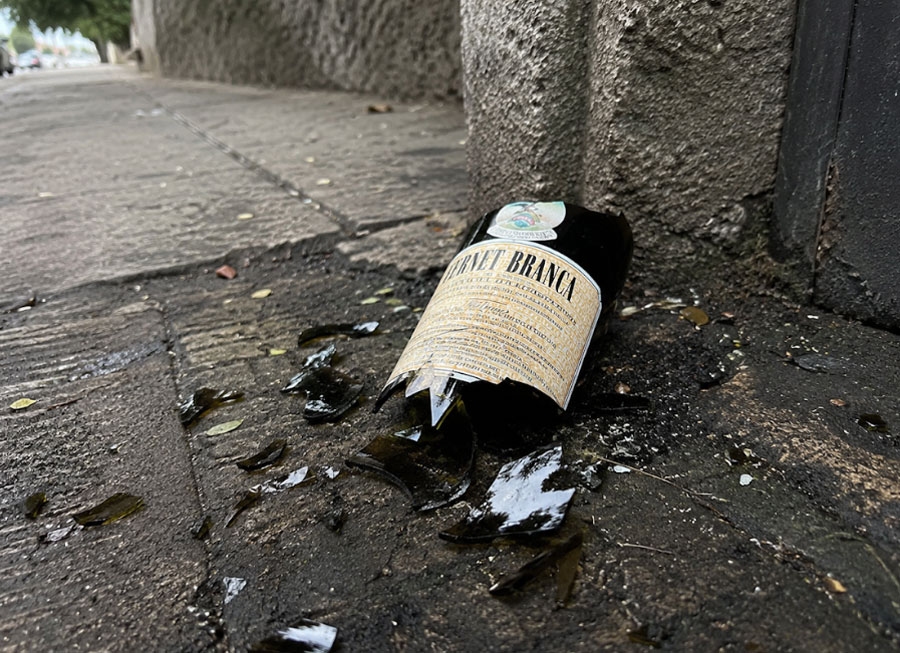 Otro ladrón: Robó dos Fernet de un comercio, se le rompió uno al escapar y fue reducido por los vecinos - imagen de origen