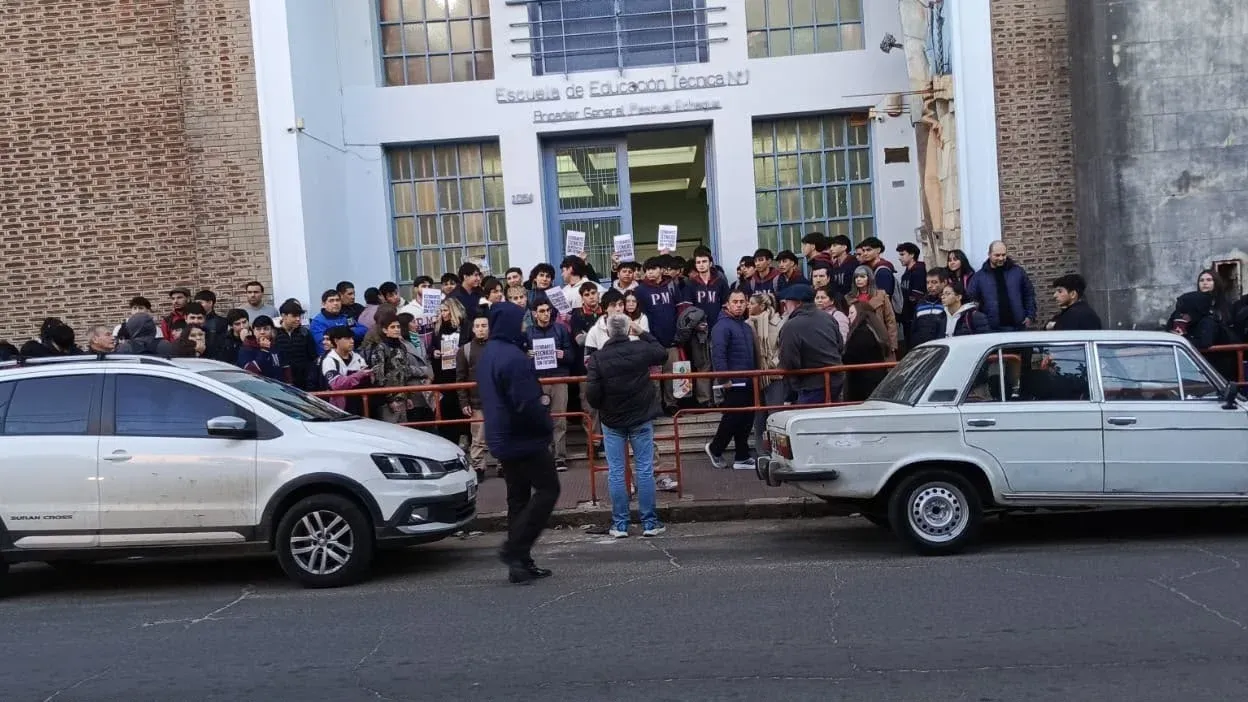 Estudiantes reclaman la aprobación de una orientación creada hace dos años y denuncian que cursan sin contenidos específicos - imagen de origen