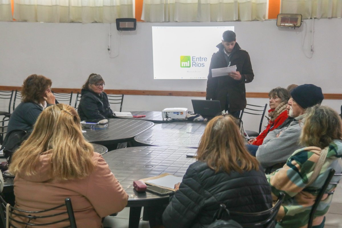 Comenzó el taller "Mayores Conectados" con cupo lleno: planean abrir nuevas instancias para agosto y septiembre - imagen de origen