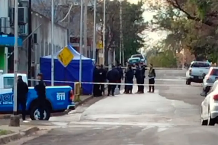 Hallaron sin vida a un hombre dentro de un auto en Paraná - imagen de origen