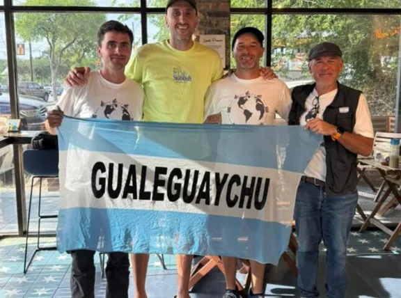 Al mundial en bicicleta: Los gualeguaychuenses se cruzaron con Ginóbili y se acercan al final de la travesía - imagen de origen