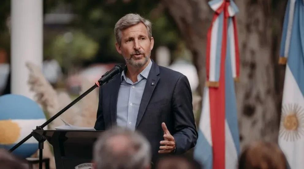 Frigerio lanzó un plan de refinanciamiento para aliviar deudas y el gobierno espera que los asalariados recuperen un 20% del sueldo - imagen de origen
