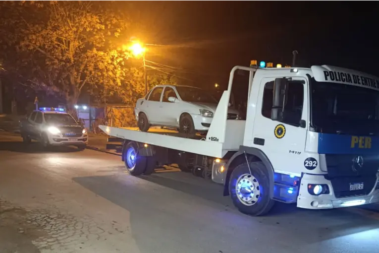 Secuestraron un auto en la investigación por el presunto ataque a un colectivo urbano - imagen de origen