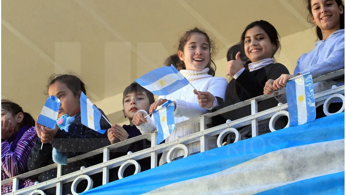 Boleto gratuito para estudiantes que participen de la promesa de lealtad a la bandera - imagen de origen